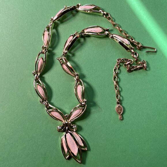 Elegant Sarah Coventry Vintage Necklace - Picture 1 of 3